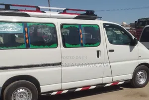 Toyota HiAce 2003 White