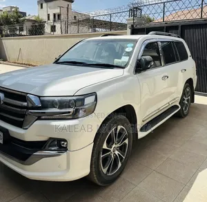 Toyota Land Cruiser 5.7 V8 VXR 2020 White