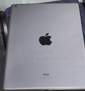 New Apple iPad 9.7 64 GB Silver