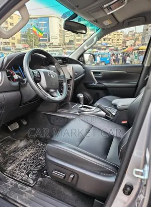 Toyota Fortuner 2.4 D AWD 2023 Silver