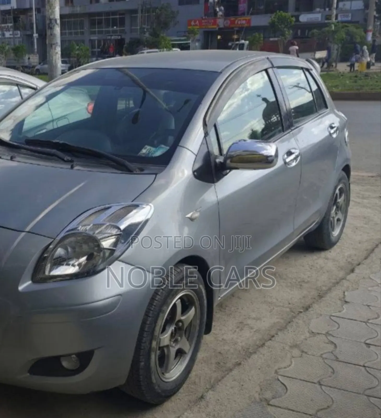 Toyota Yaris Base Hatchback 5dr 2010 Gray