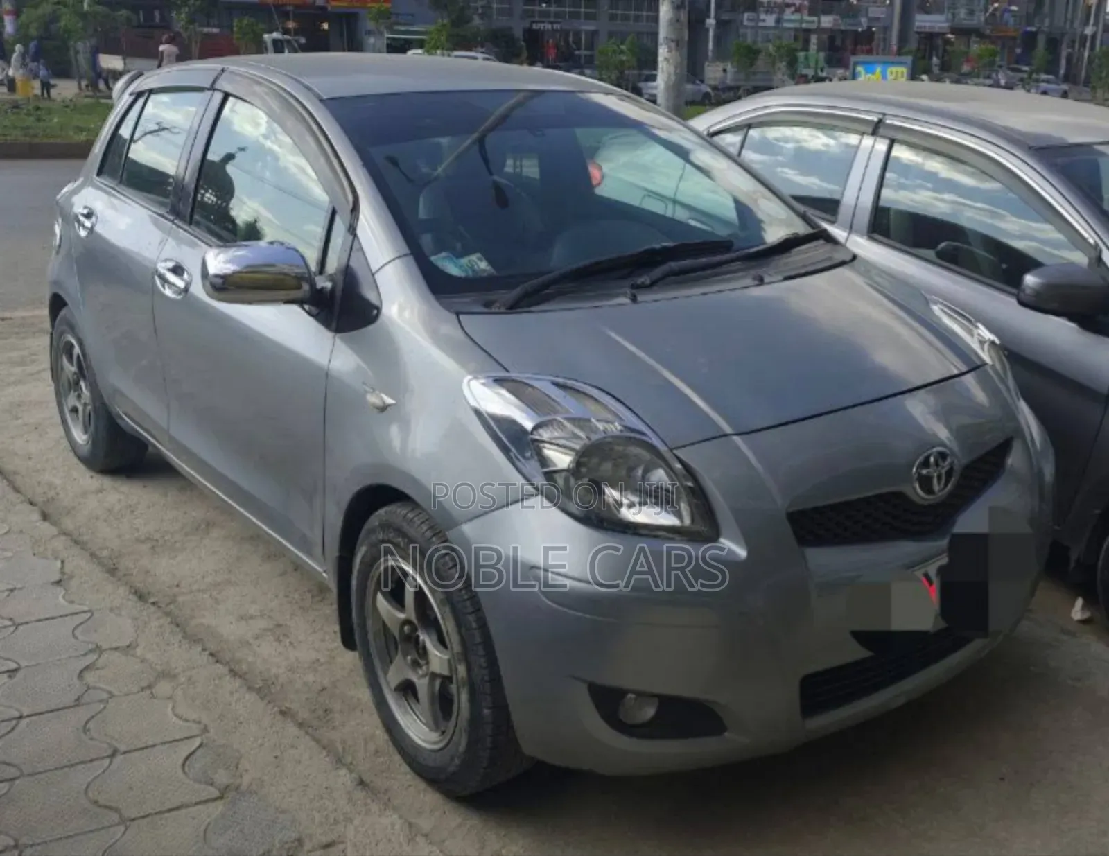 Toyota Yaris Base Hatchback 5dr 2010 Gray