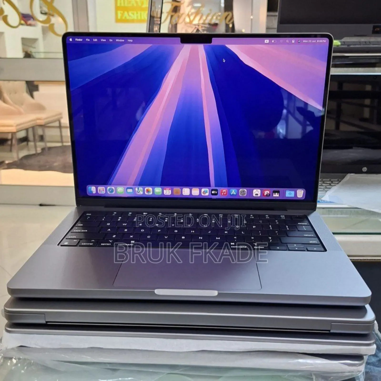 New Laptop Apple MacBook Pro M1 32GB Apple M1 Pro SSD 512GB