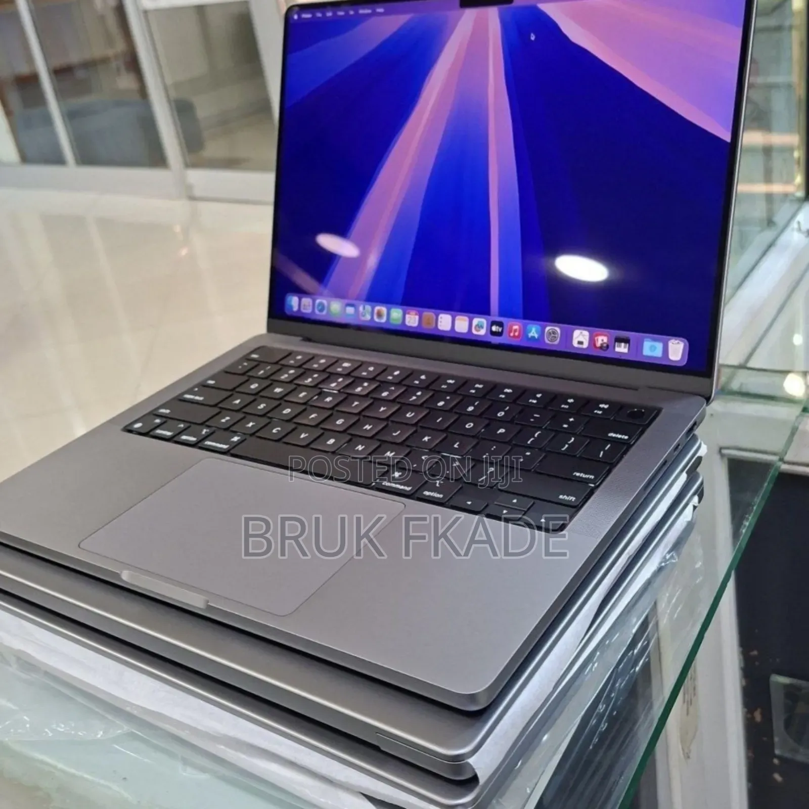 New Laptop Apple MacBook Pro M1 32GB Apple M1 Pro SSD 512GB