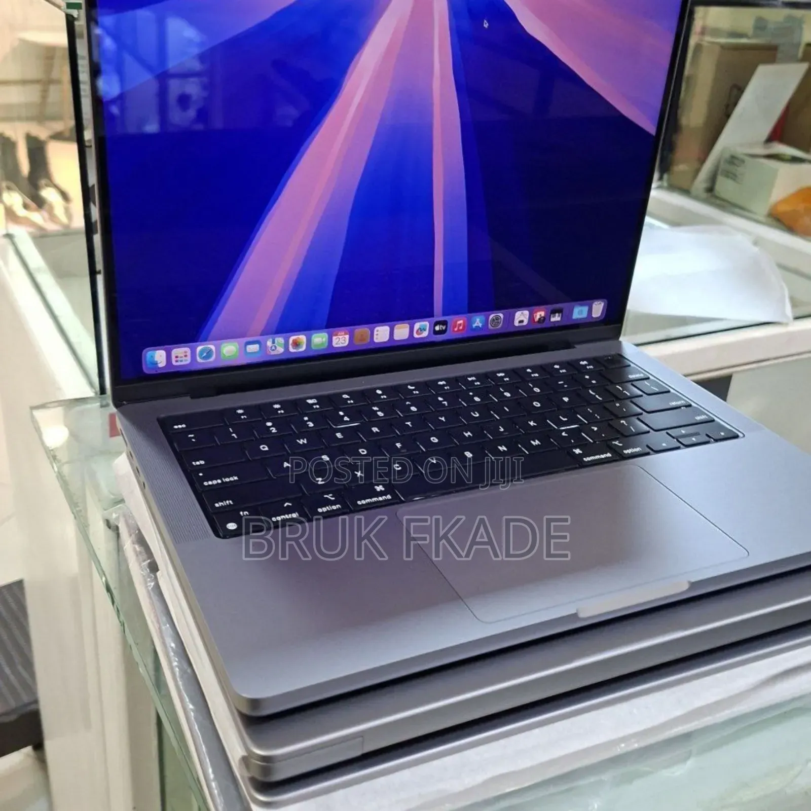 New Laptop Apple MacBook Pro M1 32GB Apple M1 Pro SSD 512GB