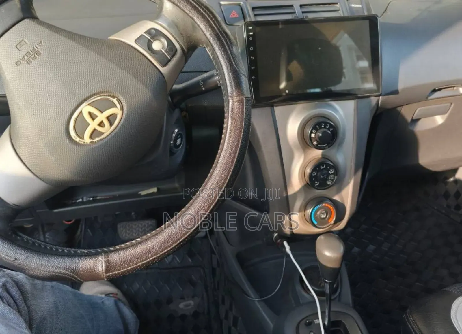 Toyota Yaris Base Hatchback 5dr 2010 Gray