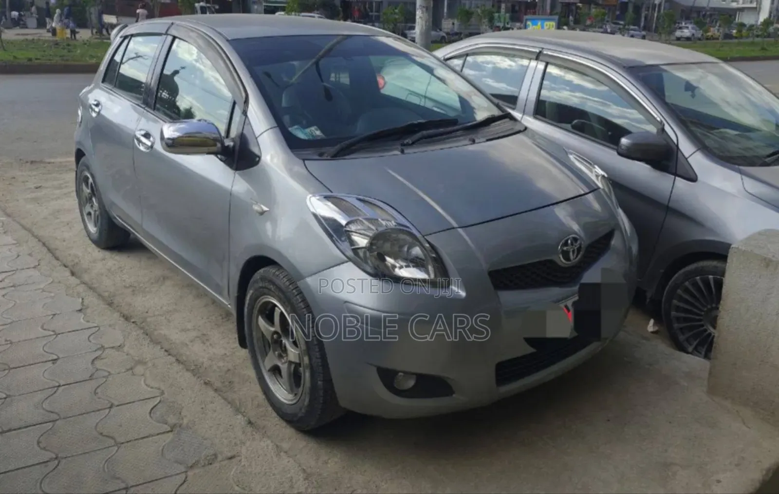 Toyota Yaris Base Hatchback 5dr 2010 Gray