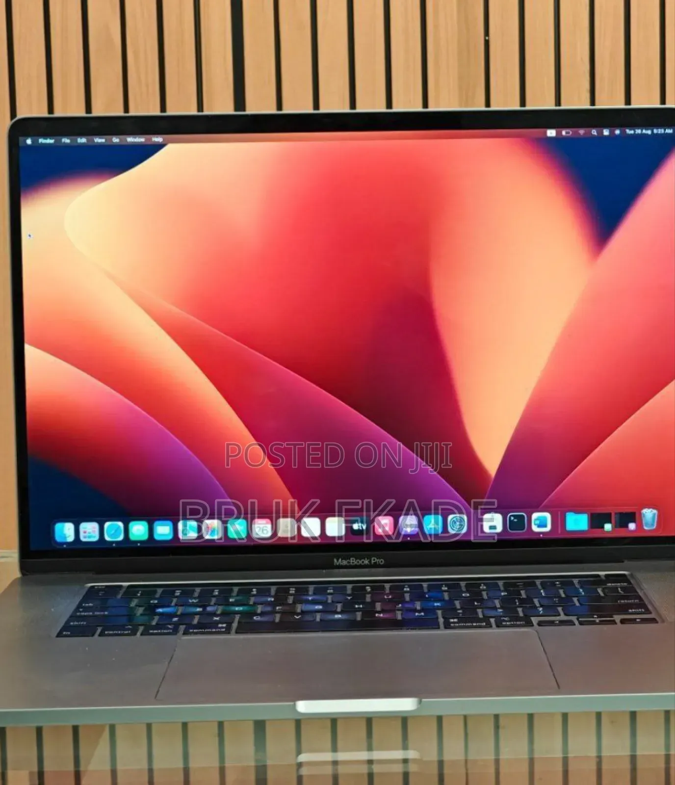 New Laptop Apple MacBook Pro 2019 16GB Intel Core I7 SSD 512GB