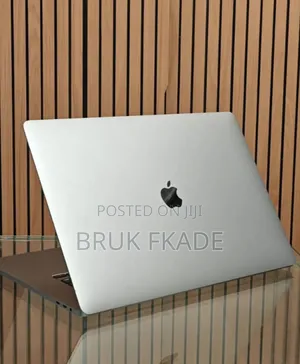 New Laptop Apple MacBook Pro 2019 16GB Intel Core I7 SSD 512GB