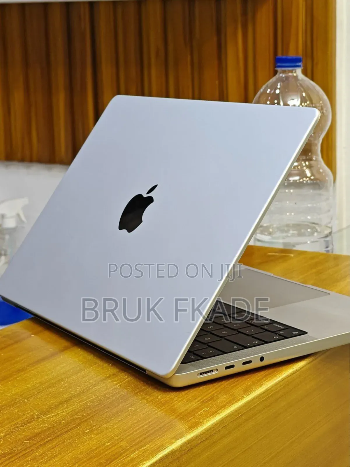 New Laptop Apple MacBook Pro M1 32GB Apple M1 Pro SSD 1T