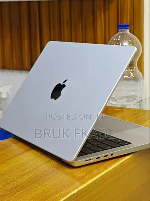 New Laptop Apple MacBook Pro M1 32GB Apple M1 Pro SSD 1T