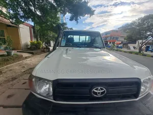 Toyota Land Cruiser 2000 White