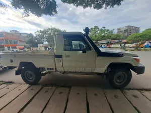 Toyota Land Cruiser 2000 White