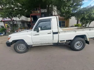 Toyota Land Cruiser 2000 White