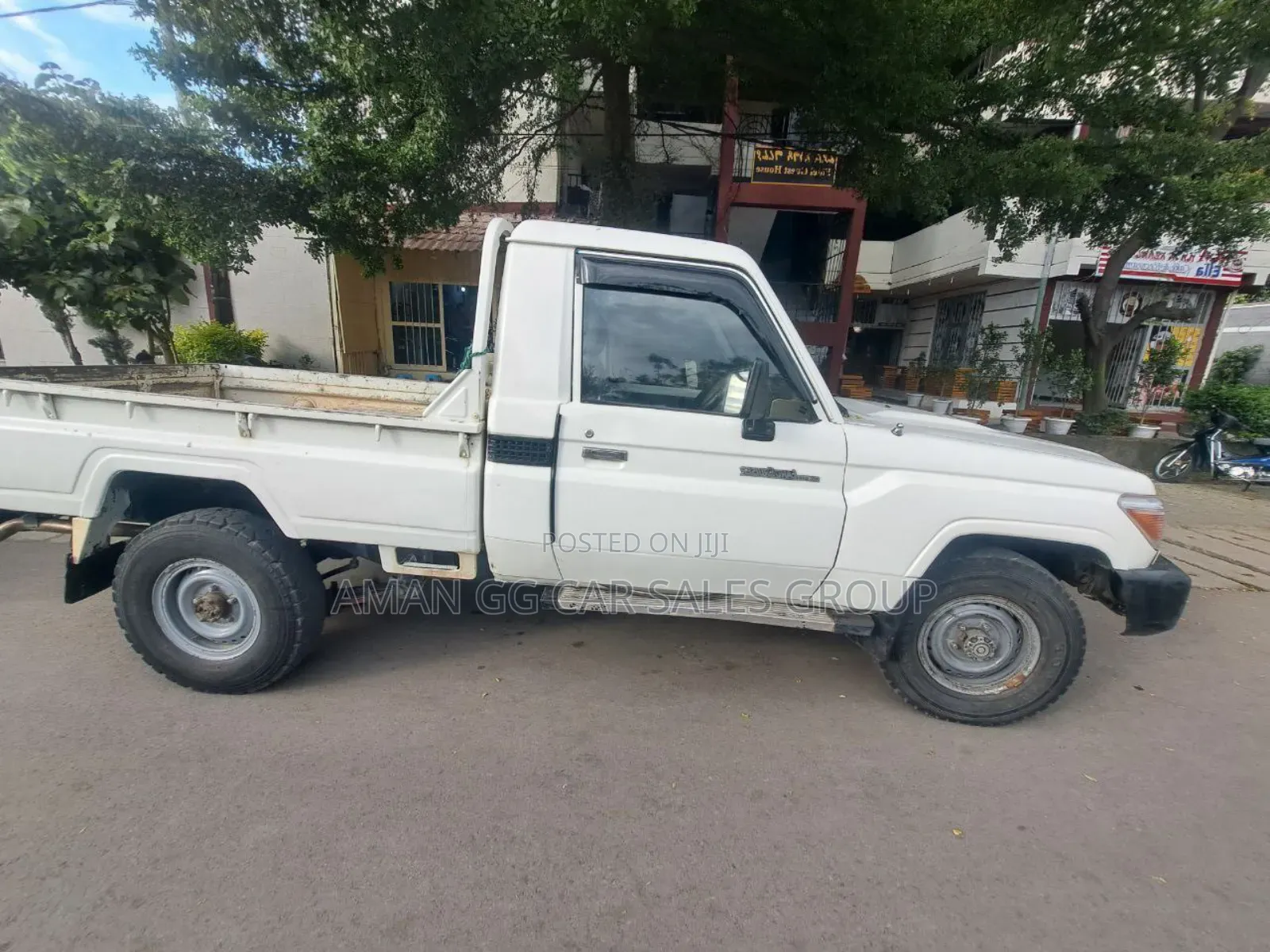 Toyota Land Cruiser 2000 White