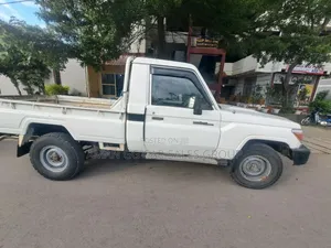 Toyota Land Cruiser 2000 White