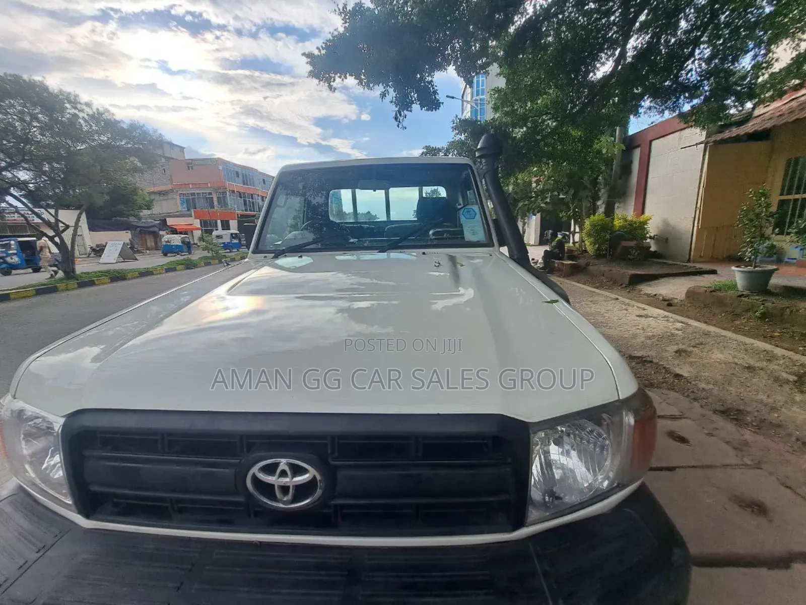 Toyota Land Cruiser 2000 White