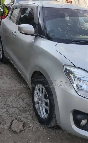 Suzuki Swift 2021 Silver