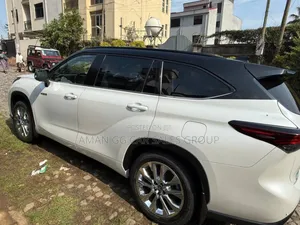 Toyota Highlander Hybrid 2024 White