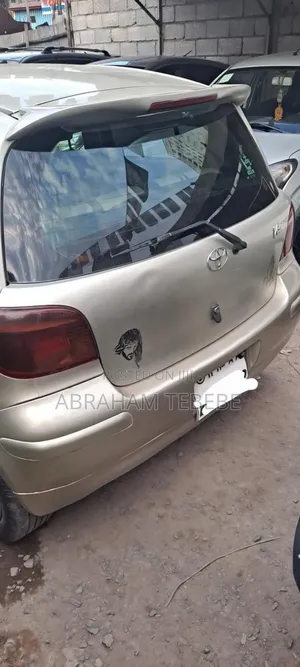 Toyota Vitz 1.0 FWD 5dr 2002 Gold