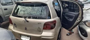 Toyota Vitz 1.0 FWD 5dr 2002 Gold