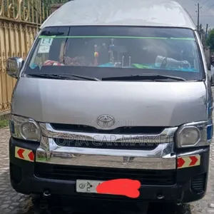 Toyota HiAce 2007 Yellow