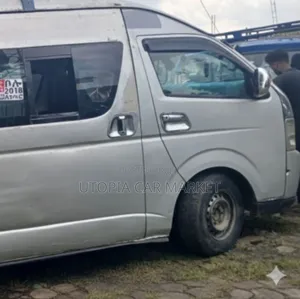 Toyota HiAce 2007 Yellow