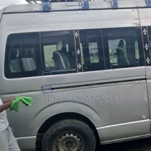 Toyota HiAce 2007 Yellow