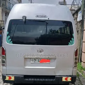 Toyota HiAce 2007 Yellow