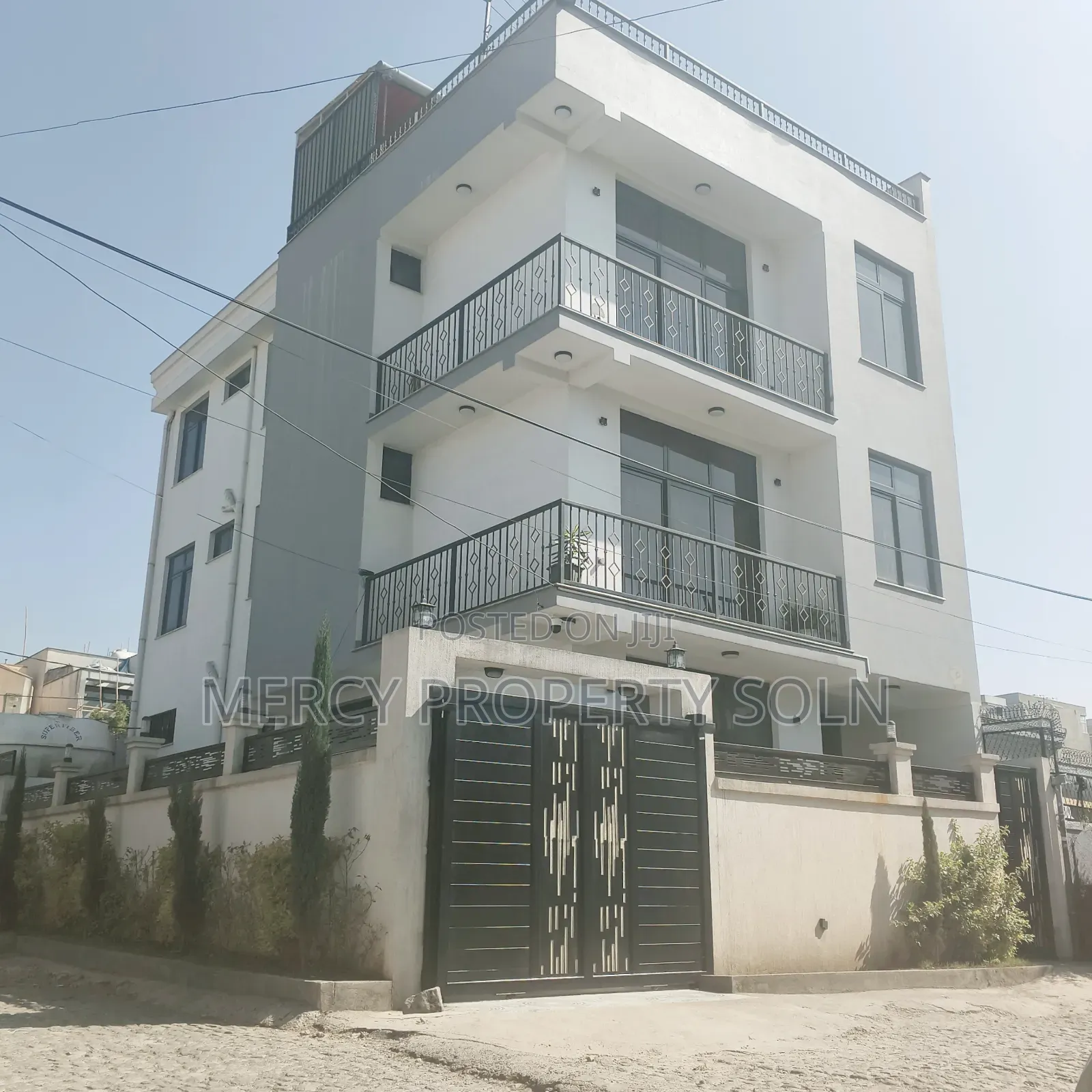 Furnished 8bdrm House in Bole for sale