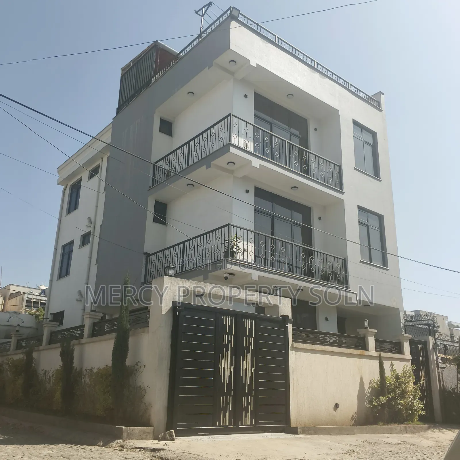 Furnished 8bdrm House in Bole for sale