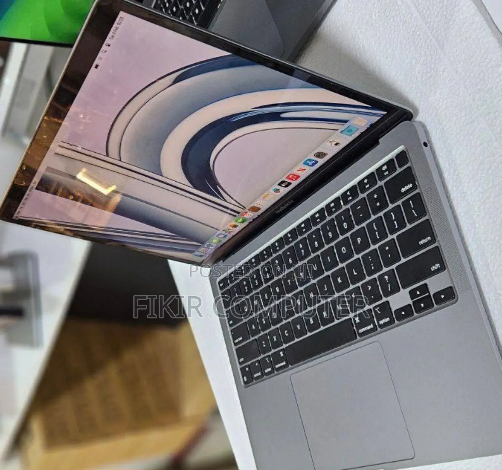 New Laptop Apple MacBook Air 2020 M1 8GB Apple M1 SSD 256GB