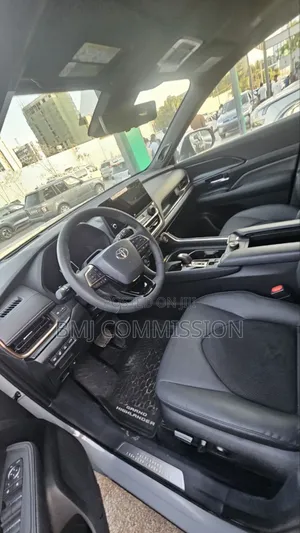 New Toyota Highlander Platinum 2025 Gray