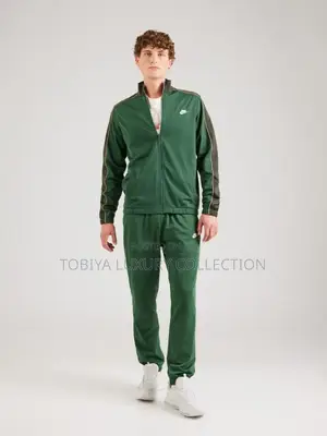 Nike Sportswear Regular Sweatsuit 'club' In Green, Khaki