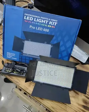 Led Kit U 600+ ( Professional Photo and Video Kit Pro Led 600 )