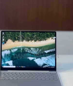 New Laptop Microsoft Surface 4GB Intel Core I5 SSD 256GB
