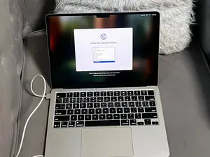 New Laptop Apple MacBook Air 2025 M4 13-Inch 16GB Apple M4 SSD 256GB