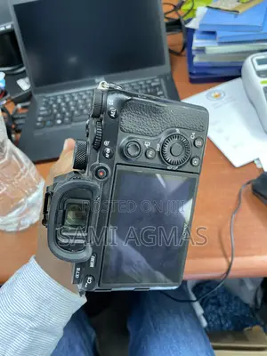 Sony A7iii Body + Sigma 19mm Lensy + Sigma 19mm Lens 2.8f