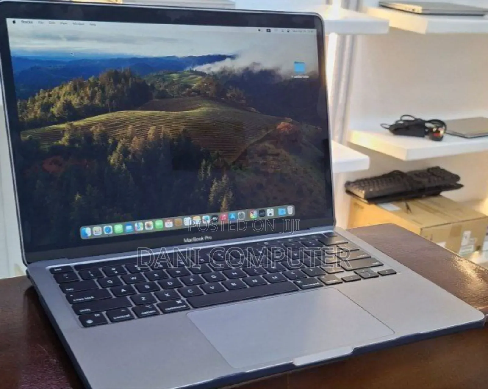 New Laptop Apple MacBook Pro M1 8GB Apple M1 Pro SSD 512GB