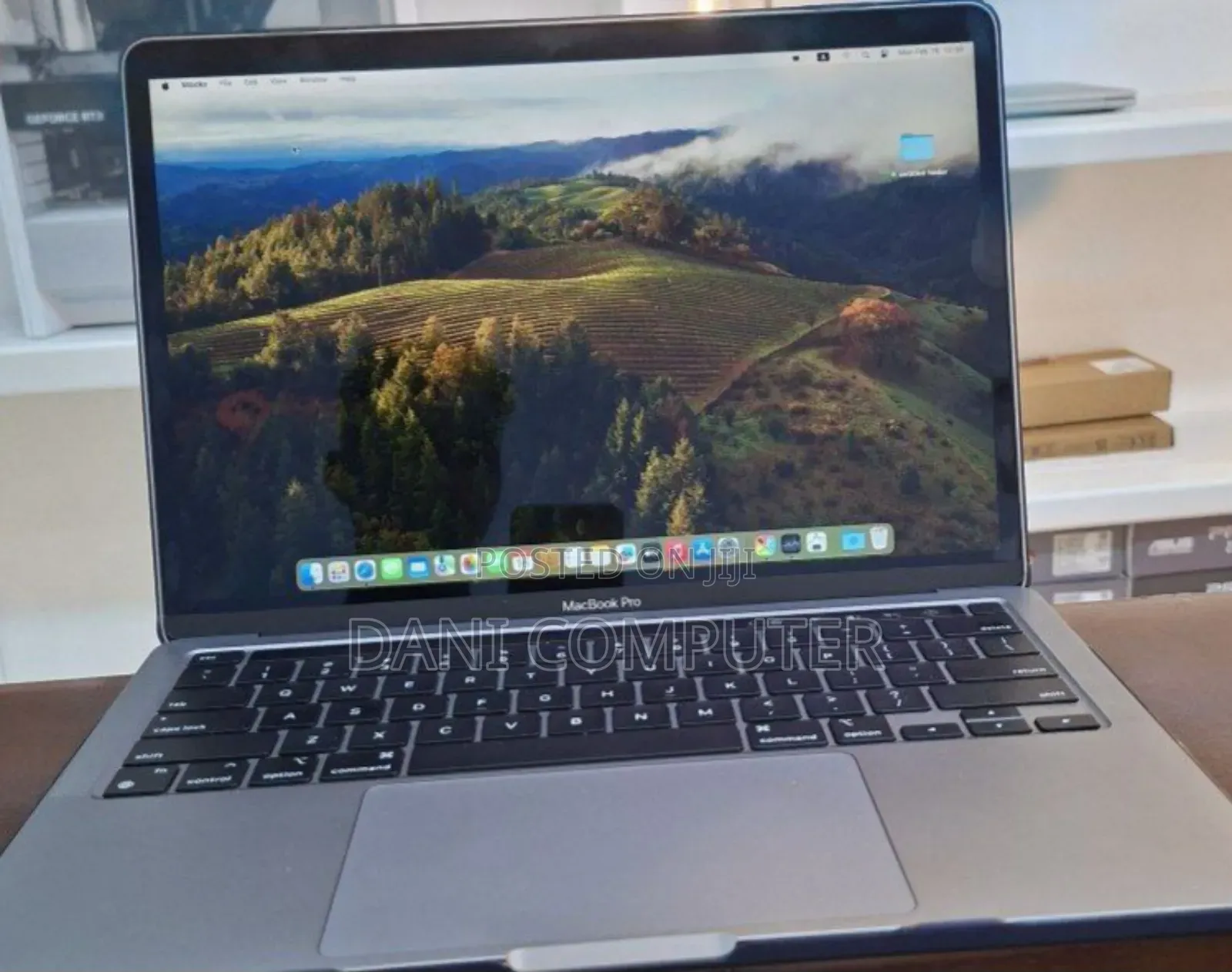 New Laptop Apple MacBook Pro M1 8GB Apple M1 Pro SSD 512GB