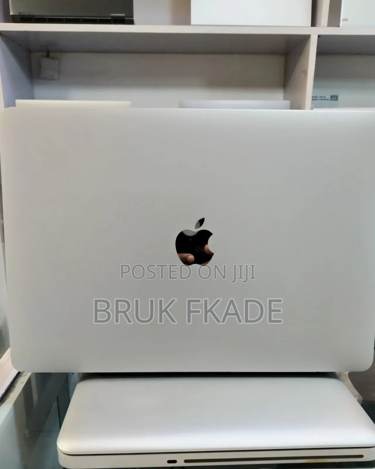 New Laptop Apple MacBook Pro M1 16GB Apple M1 Pro SSD 512GB