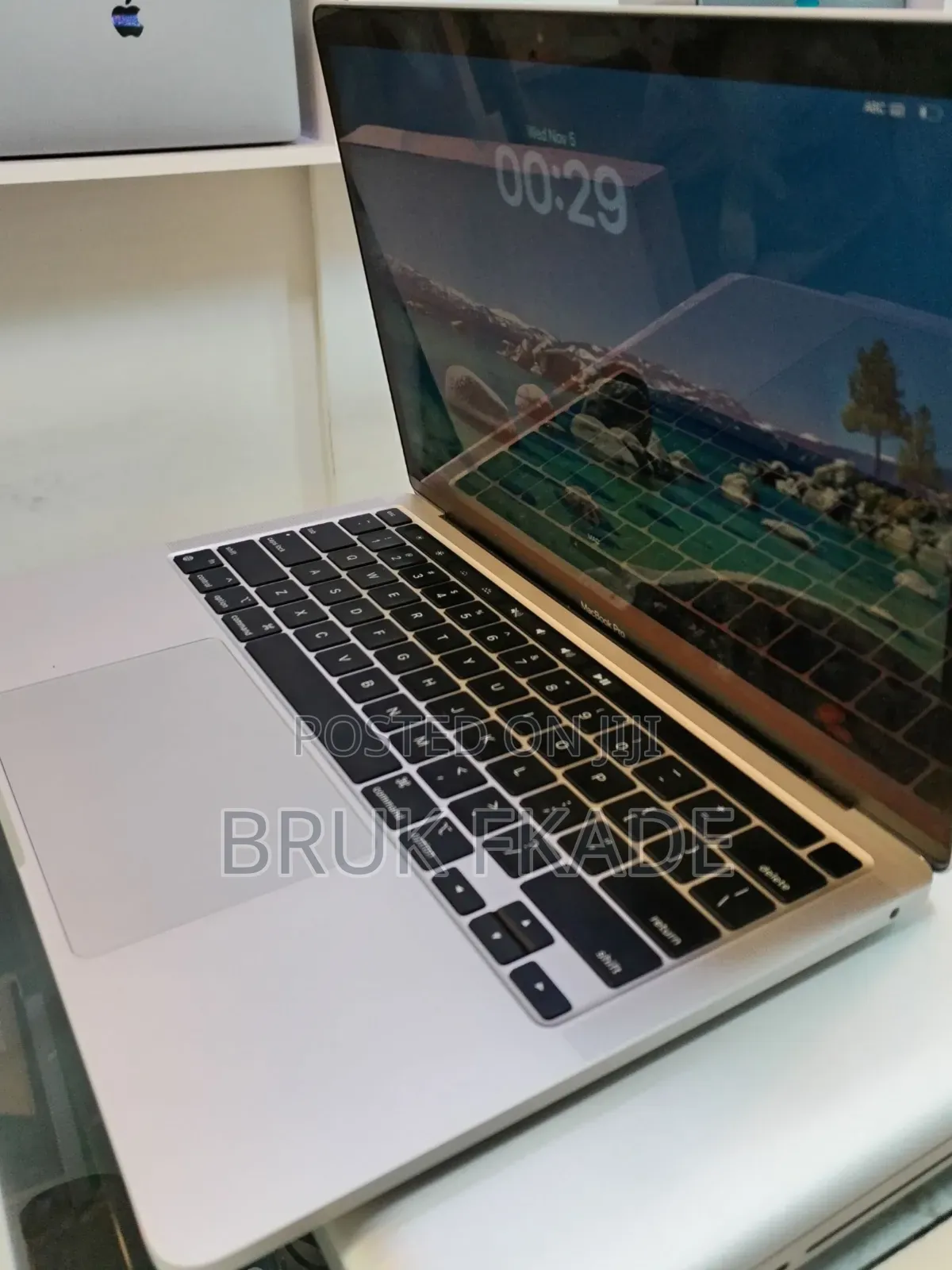 New Laptop Apple MacBook Pro M1 16GB Apple M1 Pro SSD 512GB