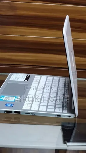 New Laptop HP Stream Notebook 4GB Intel Core I7 SSD 640GB