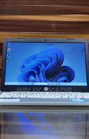 New Laptop HP Stream Notebook 4GB Intel Core I7 SSD 640GB