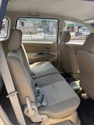 Toyota Avanza 2012 Gold