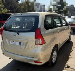 Toyota Avanza 2012 Gold
