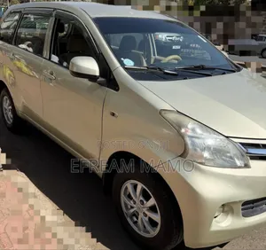 Toyota Avanza 2012 Gold