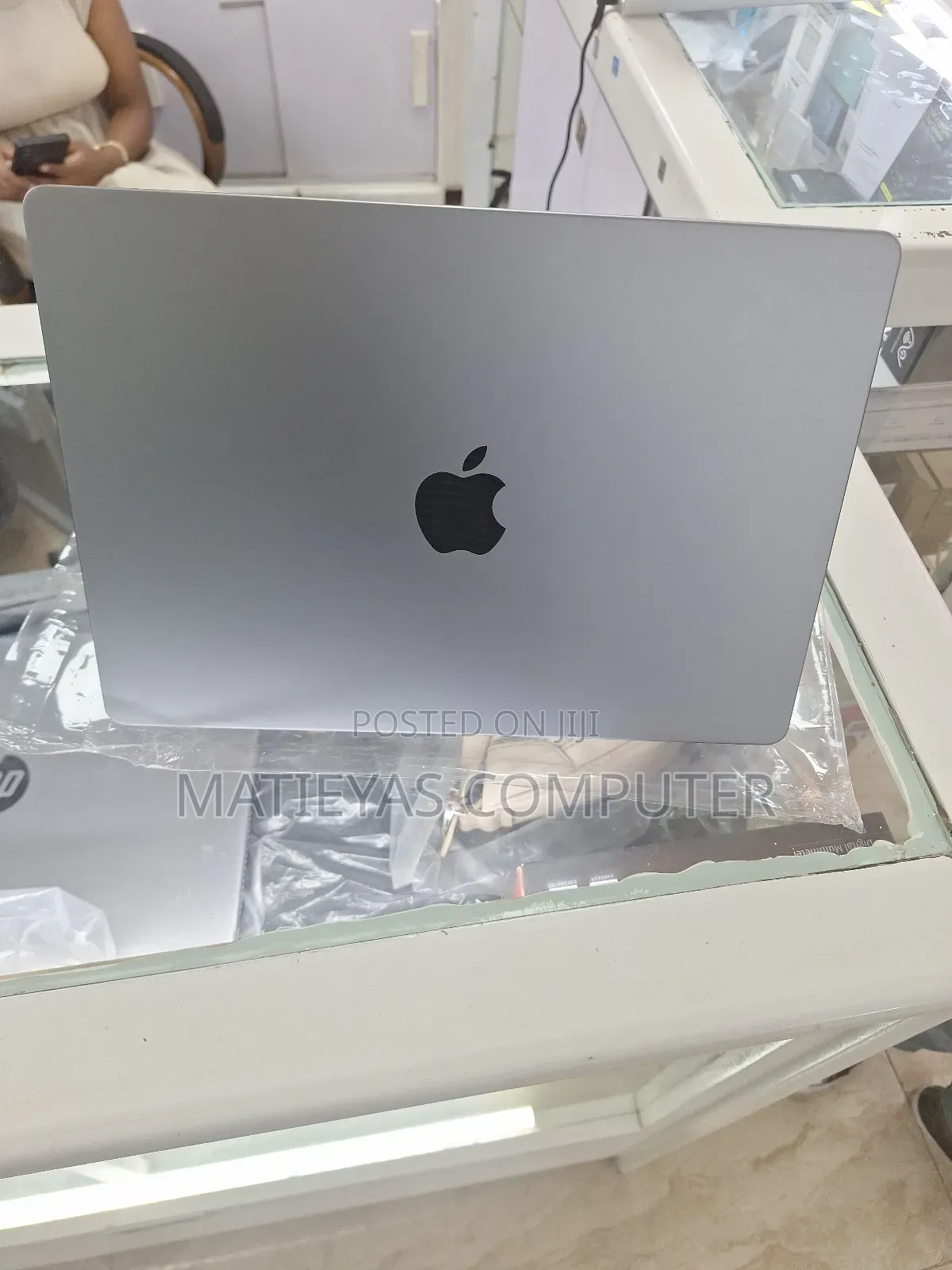New Laptop Apple MacBook Pro 2021 M1 32GB Apple M1 Pro SSD 512GB