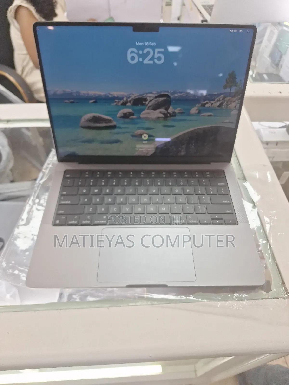 New Laptop Apple MacBook Pro 2021 M1 32GB Apple M1 Pro SSD 512GB