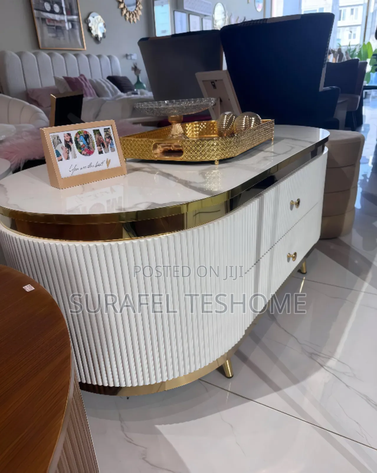 ማራኪ ሴንተር ጠረጴዛዎች | Epoxy-Made Center Tables